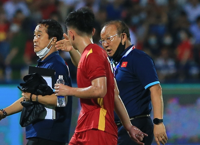 HLV Park Hang-seo quát học trò, ám chỉ trọng tài sai khi không thổi 11m cho U23 Việt Nam - Ảnh 7.