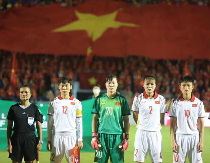Tuyết Dung lập siêu phẩm, đội tuyển nữ Việt Nam ghi cơn mưa bàn thắng trước Campuchia  - Ảnh 10.