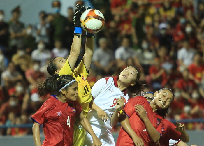 Tuyết Dung lập siêu phẩm, đội tuyển nữ Việt Nam ghi cơn mưa bàn thắng trước Campuchia  - Ảnh 8.