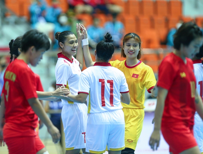 Futsal nữ Việt Nam đại thắng trong ngày ra quân - Ảnh 5.