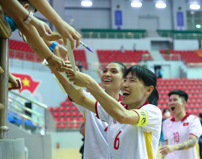 Futsal nữ Việt Nam đại thắng trong ngày ra quân - Ảnh 7.