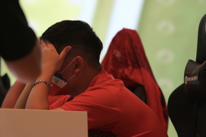 Tuyển thủ FO4 Việt Nam bật khóc khi ván đấu quyết định tranh HCV SEA Games 31 chưa khép lại  - Ảnh 2.