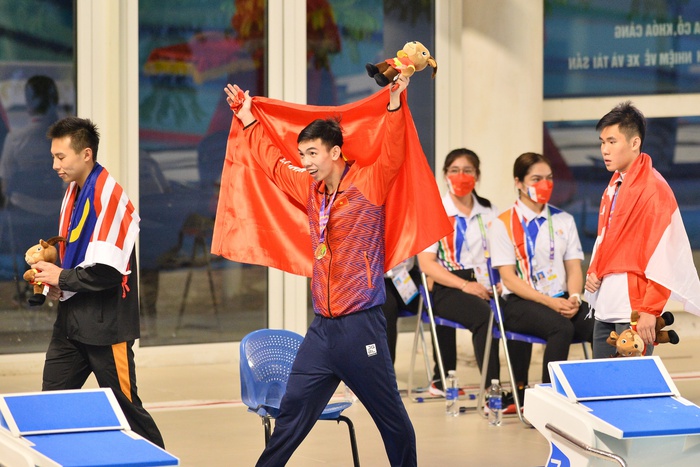 Kình ngư Huy Hoàng ăn mừng bùng nổ khi thiết lập kỷ lục SEA Games mới  - Ảnh 5.