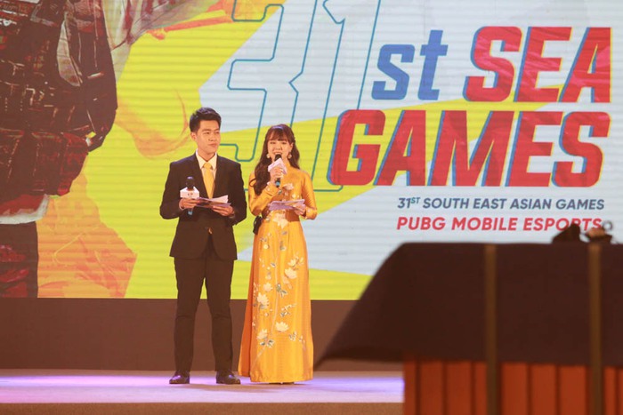 MC Thảo Trang gây ngỡ ngàng với hình ảnh duyên dáng cùng tà áo dài tại SEA Games 31 - Ảnh 1.