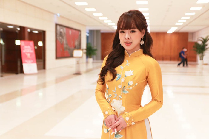 MC Thảo Trang gây ngỡ ngàng với hình ảnh duyên dáng cùng tà áo dài tại SEA Games 31 - Ảnh 4.