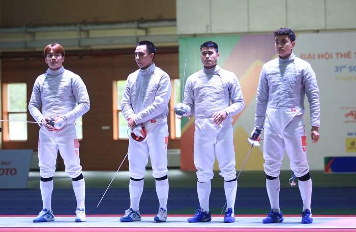 Vượt qua Thái Lan, đấu kiếm Việt Nam xuất sắc giành huy chương vàng SEA Games 31 - Ảnh 1.
