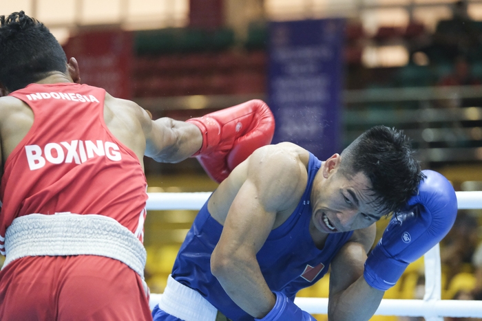 Trần Văn Thảo thi đấu thay phần đồng đội, mang về chiến thắng đầu cho tuyển boxing Việt Nam tại SEA Games 31 - Ảnh 2.