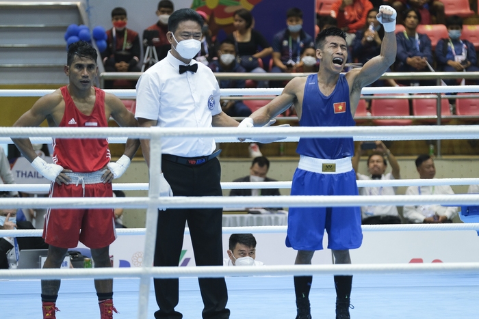 Trần Văn Thảo thi đấu thay phần đồng đội, mang về chiến thắng đầu cho tuyển boxing Việt Nam tại SEA Games 31 - Ảnh 6.
