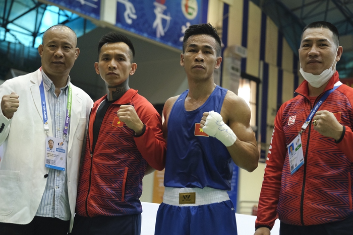 Trần Văn Thảo thi đấu thay phần đồng đội, mang về chiến thắng đầu cho tuyển boxing Việt Nam tại SEA Games 31 - Ảnh 7.