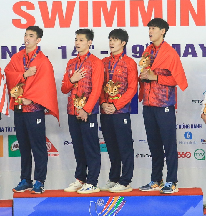 Đội bơi Việt Nam vượt qua Singapore, phá kỷ lục SEA Games 31 - Ảnh 6.