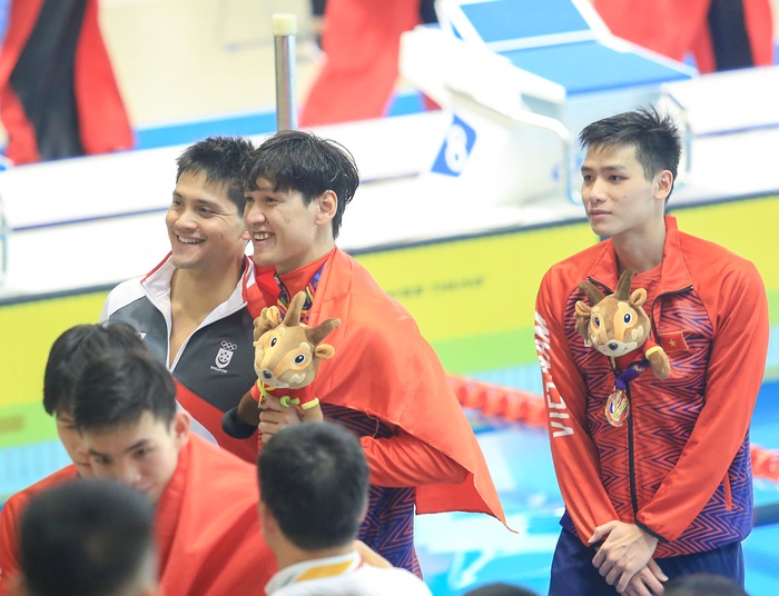 Đội bơi Việt Nam vượt qua Singapore, phá kỷ lục SEA Games 31 - Ảnh 8.