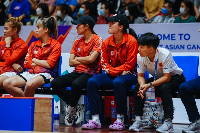 Hai cầu thủ quan trọng tuyển nữ bóng rổ Việt Nam gặp chấn thương sau trận thua Indonesia - Ảnh 4.