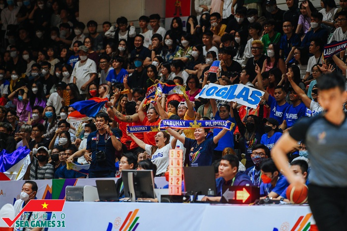 CĐV Philippines và Việt Nam &quot;tiếp lửa&quot; trên sân Thanh Trì: Minh chứng cho tình yêu bóng rổ không ranh giới - Ảnh 3.