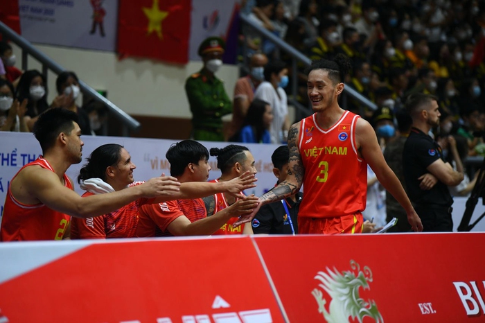 &quot;Rực cháy&quot; ở vạch 3 điểm, đội tuyển bóng rổ nam Việt Nam thắng áp đảo Malaysia - Ảnh 4.