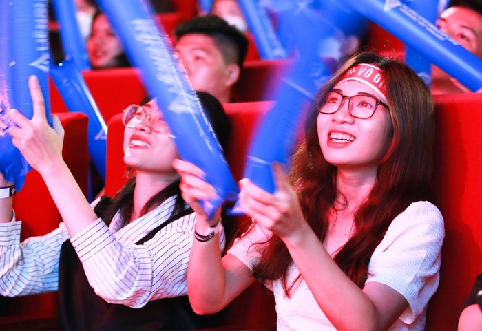 CĐV Thái Lan ngỡ ngàng trước sự cuồng nhiệt của fan Việt Nam  - Ảnh 5.