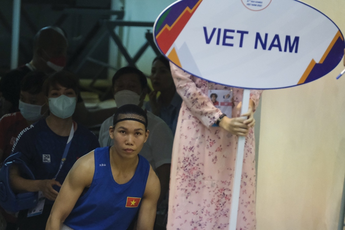 Trần Thị Linh tiếp tục tạo kỳ tích, đánh bại Á quân Olympic Tokyo để vào chung kết SEA Games 31 - Ảnh 1.
