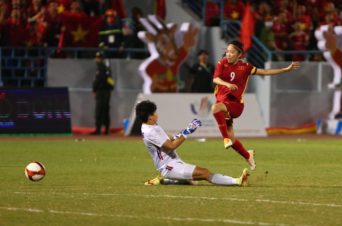 Huỳnh Như ghi bàn đẳng cấp giúp ĐT nữ Việt Nam thắng Thái Lan vô địch SEA Games 31 - Ảnh 1.