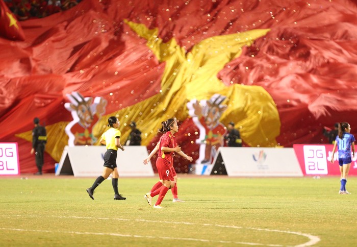 Huỳnh Như ghi bàn đẳng cấp giúp ĐT nữ Việt Nam thắng Thái Lan vô địch SEA Games 31 - Ảnh 8.