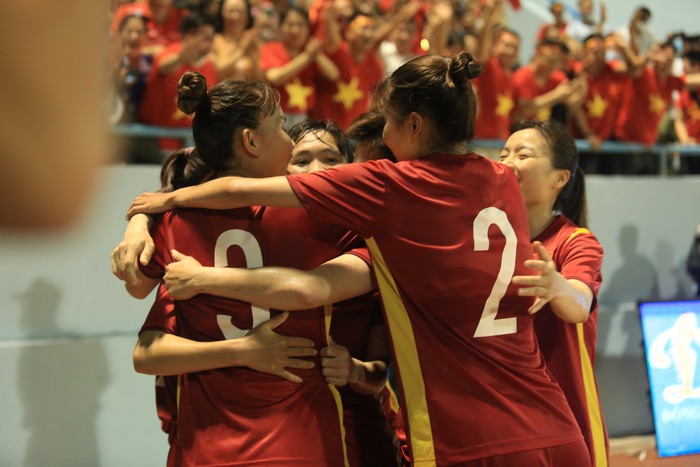 Huỳnh Như ghi bàn đẳng cấp giúp ĐT nữ Việt Nam thắng Thái Lan vô địch SEA Games 31 - Ảnh 6.