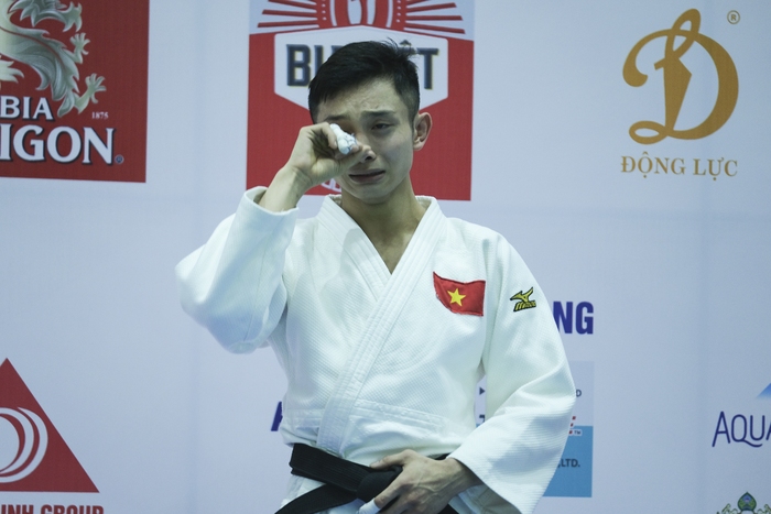Nguyễn Hoàng Thành lẫn lộn cảm xúc sau tấm HCV Judo SEA Games 31 - Ảnh 3.
