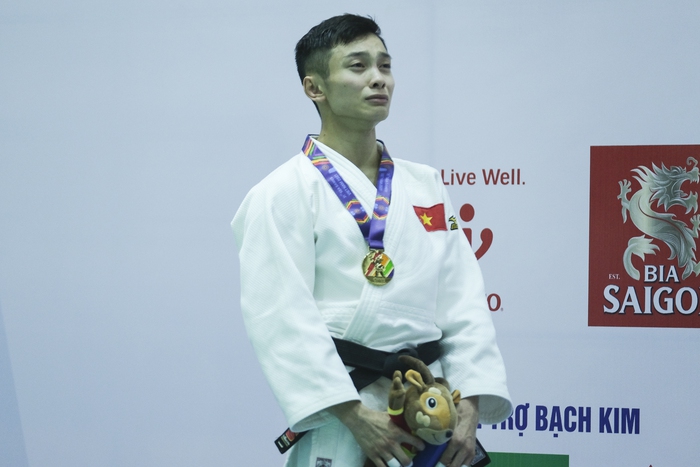 Nguyễn Hoàng Thành lẫn lộn cảm xúc sau tấm HCV Judo SEA Games 31 - Ảnh 5.