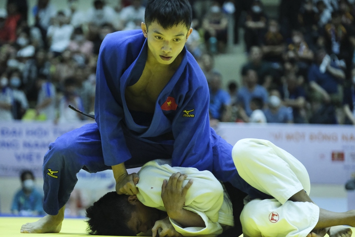 Nguyễn Hoàng Thành lẫn lộn cảm xúc sau tấm HCV Judo SEA Games 31 - Ảnh 1.