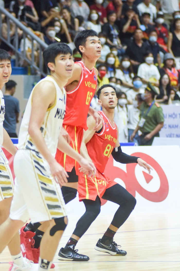 Bộ đôi Christian Juzang cùng Nguyễn Huỳnh Phú Vinh rực cháy: Song sát của Đội tuyển bóng rổ Việt Nam trước Malaysia - Ảnh 4.