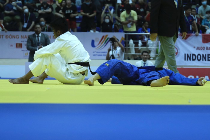 Nguyễn Hoàng Thành lẫn lộn cảm xúc sau tấm HCV Judo SEA Games 31 - Ảnh 10.
