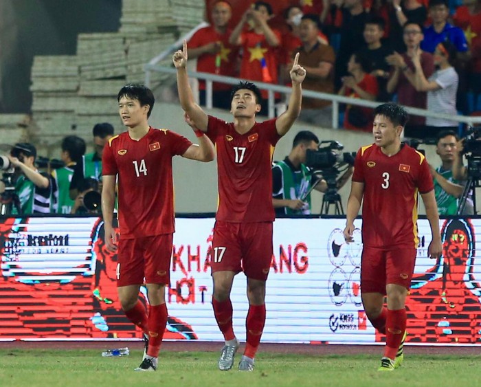 Khoảnh khắc cảm xúc: Nhâm Mạnh Dũng đánh đầu giúp U23 Việt Nam vô địch SEA Games 31 - Ảnh 9.