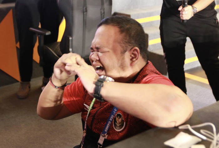 ĐT Indonesia khóc nức nở khi đem về HCV PUBG đồng đội nam ở SEA Games 31 - Ảnh 1.