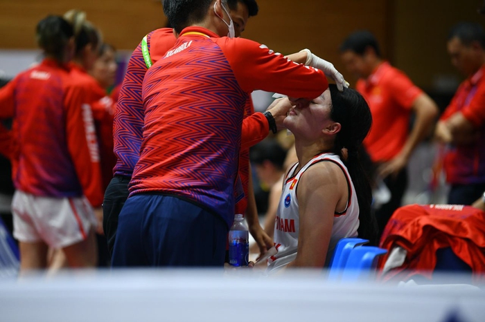 Thất bại đáng tiếc trước Thái Lan, đội tuyển bóng rổ nữ Việt Nam để vuột giấc mơ huy chương Đồng - Ảnh 4.