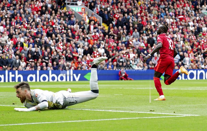 Man City nghẹt thở bảo vệ thành công ngôi vương Ngoại hạng Anh trước Liverpool - Ảnh 2. Man City nghẹt thở bảo vệ thành công ngôi vương Ngoại hạng Anh trước Liverpool - Ảnh 2.