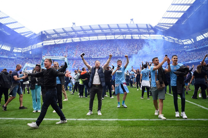Man City nghẹt thở bảo vệ thành công ngôi vương Ngoại hạng Anh trước Liverpool - Ảnh 15. Man City nghẹt thở bảo vệ thành công ngôi vương Ngoại hạng Anh trước Liverpool - Ảnh 15.