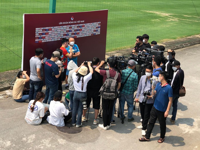 Những khoảnh khắc còn lại của phóng viên theo chân đoàn thể thao Việt Nam tại SEA Games 31 - Ảnh 8.