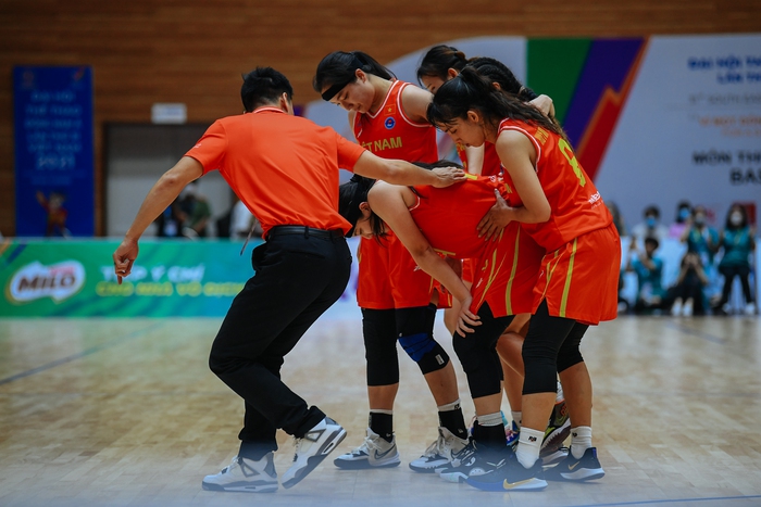 HLV Đội tuyển bóng rổ nữ Việt Nam nói về tấm huy chương &quot;hụt&quot;: &quot;Đây không phải là sự kết thúc, tất cả chỉ mới bắt đầu&quot; - Ảnh 2.