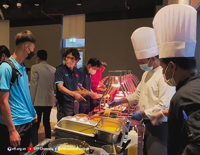 Cận cảnh bữa ăn của U23 Việt Nam tại UAE trước thềm VCK U23 châu Á - Ảnh 8.