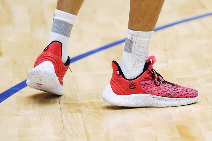 Sang Đinh “máu lửa” tại SEA Games 31 với bộ đôi sneaker Curry Flow 9 - Ảnh 3.