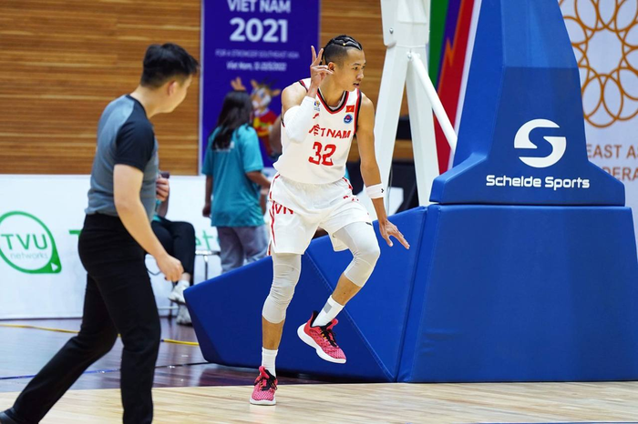 Sang Đinh “máu lửa” tại SEA Games 31 với bộ đôi sneaker Curry Flow 9 - Ảnh 2.