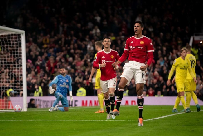 Ronaldo tỏa sáng, MU thắng tưng bừng trong ngày Old Trafford chia tay các công thần - Ảnh 8.