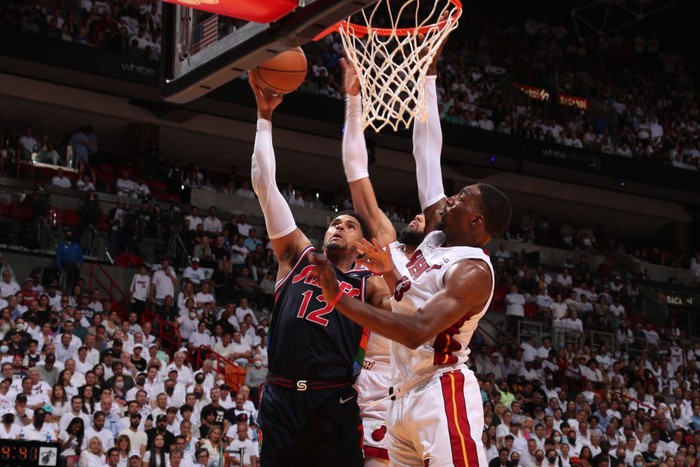 Miami Heat dễ dàng giành lợi thế trước Philadelphia 76ers thiếu vắng Joel Embiid - Ảnh 2.
