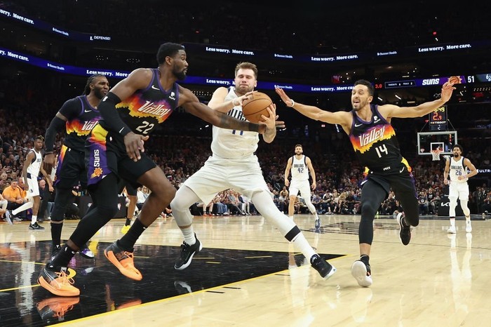 Xóa bỏ nỗ lực 45 điểm của Luka Doncic, Phoenix Suns vững vàng giành chiến thắng ở Game 1 - Ảnh 2.