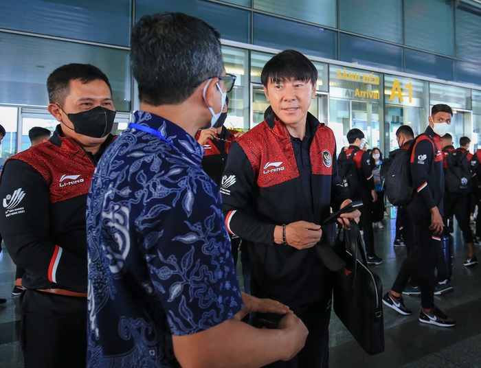 HLV Shin Tae-yong từ chối đi xe riêng, U23 Indonesia vắng hai ngôi sao  - Ảnh 2.