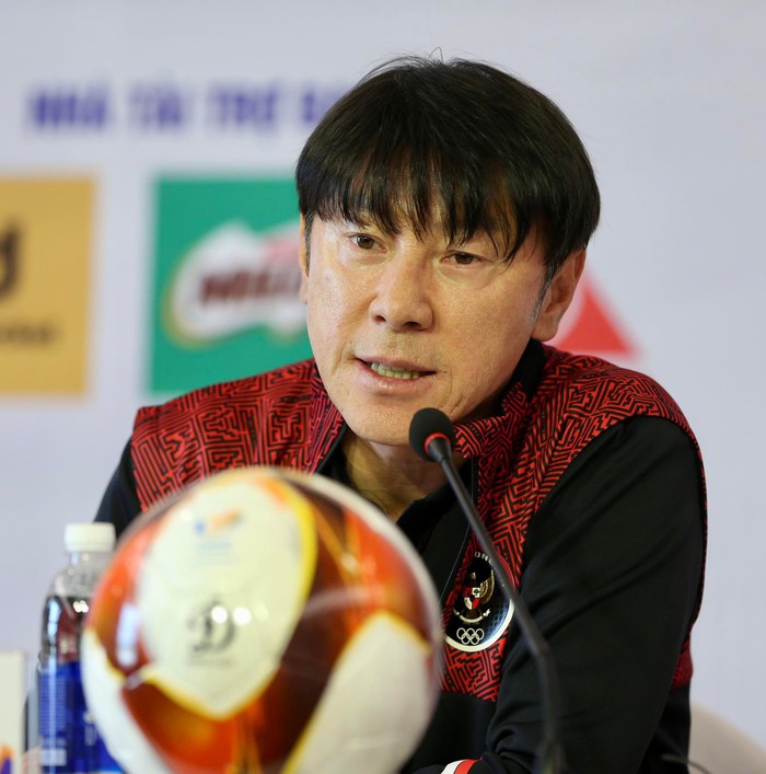 Trợ lý U23 Indonesia theo sát buổi họp báo của HLV Park Hang-seo - Ảnh 8.