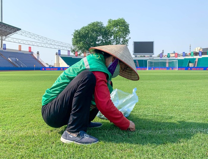 Sân Việt Trì hoàn thiện những hạng mục cuối cùng chuẩn bị cho SEA Games 31 - Ảnh 2.