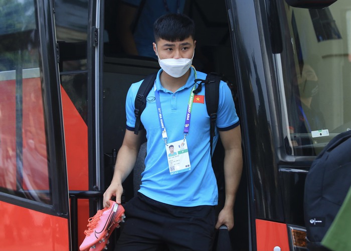 HLV Shin Tae-yong bối rối khi U23 Indonesia gặp sự cố ngay trước trận đấu - Ảnh 7.