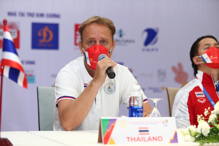 HLV U23 Thái Lan: &quot;Tôi chưa nghĩ đến sẽ gặp ai tại bảng A&quot; - Ảnh 1.