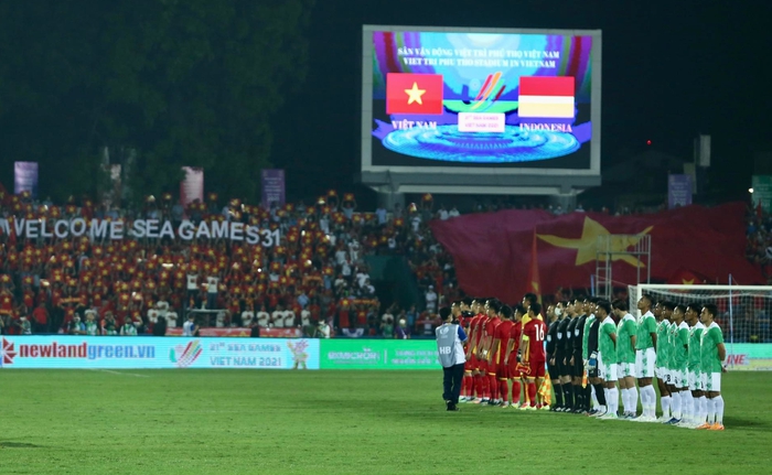 Chùm ảnh: U23 Việt Nam đè bẹp U23 Indonesia trong ngày mở màn SEA Games 31 - Ảnh 1.