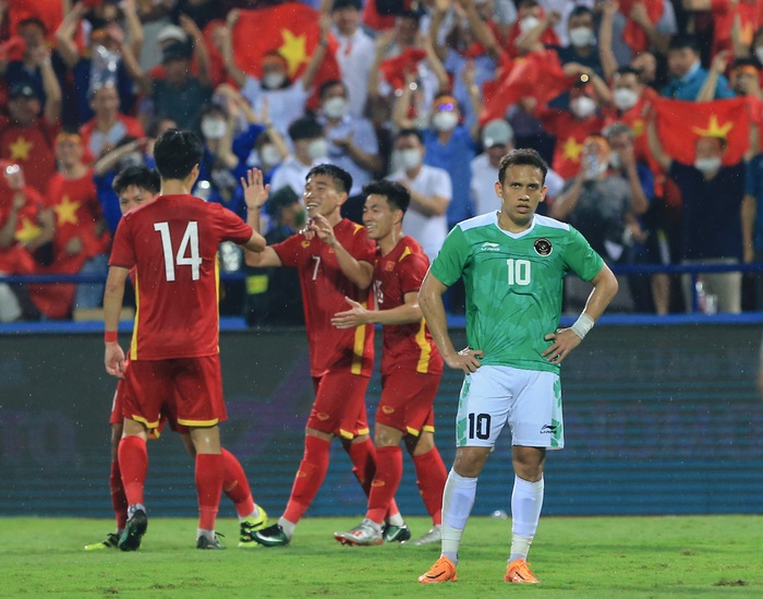 Ronaldo gục đầu thất vọng sau 18 phút thảm hoạ trước U23 Việt Nam - Ảnh 6.