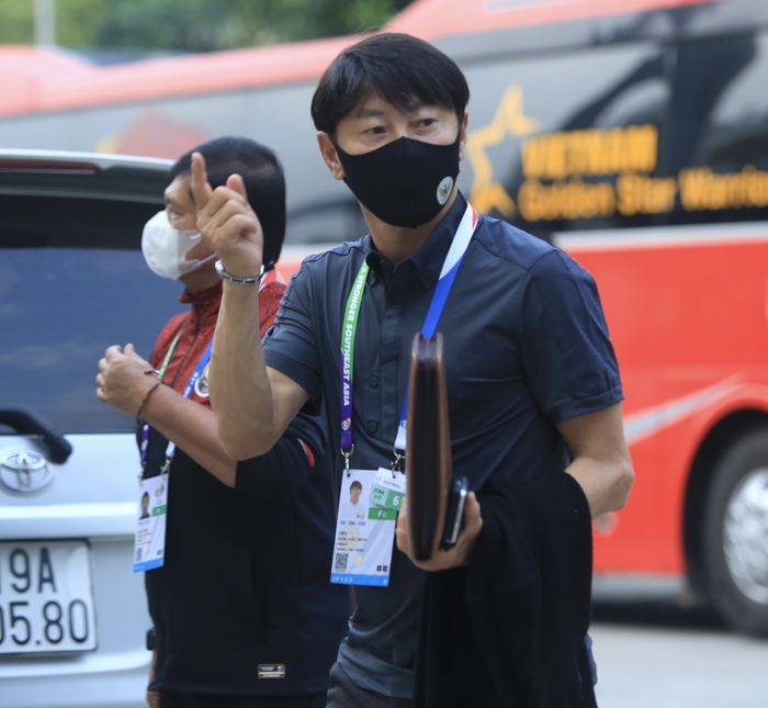 HLV Shin Tae-yong bối rối khi U23 Indonesia gặp sự cố ngay trước trận đấu - Ảnh 1.