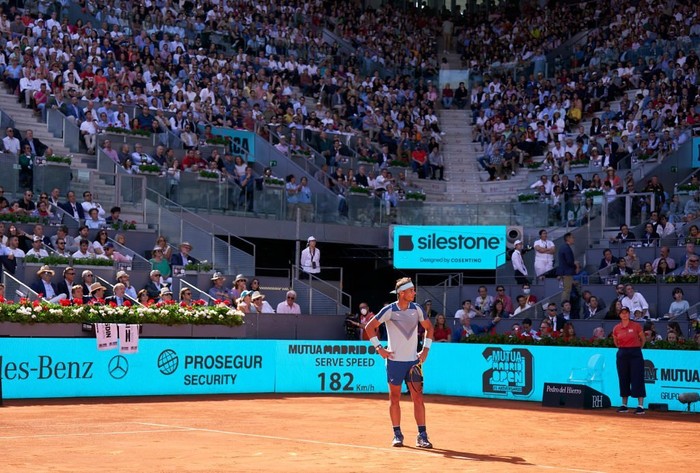 Nadal gục ngã trước ngôi sao tuổi teen, lỡ cơ hội đấu Djokovic ở bán kết Madrid Masters - Ảnh 2.